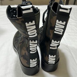 ALDO LACED UP MILITARY BOOTS SIZE 7/5 BRAND NEW WITH OUT TAG